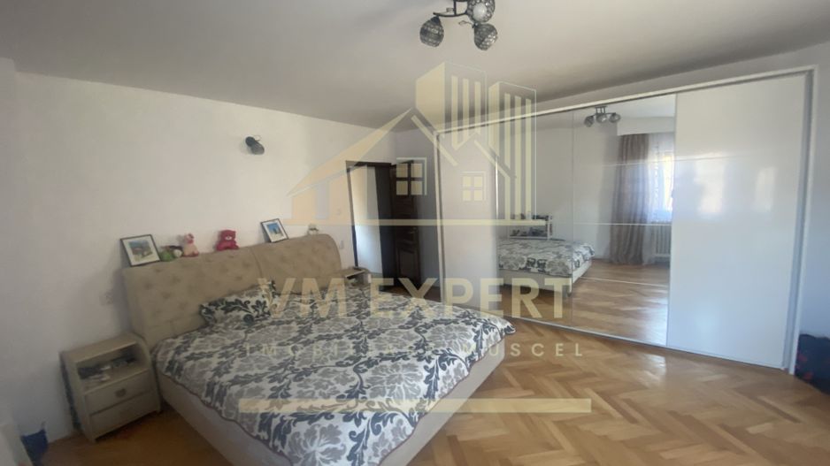 VILA S+P+E-306 MP, TEREN 2078 MP, CAMPULUNG - Poză 12