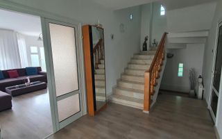Propunem spre vanzare vila pozitie ultracentrala in Cetate - Poză 2