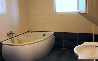 De vanzare apartament cu 3 camere, General, etaj 5/5 cu lift, 120.000 euro - Poză 1