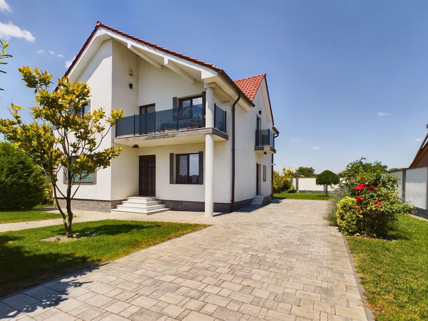 Vilă modernă cu 5 camere Curtici - Poză 1