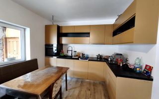 Casa Mocira, locație excelentă! - Poză 1