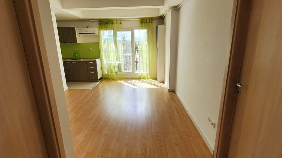 3 CAMERE IN COSMOPOLIS - Poză 14