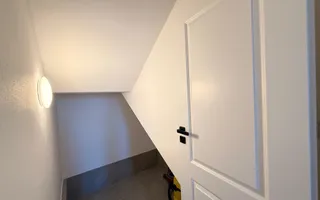 Casa moderna si cocheta. Locatie excelenta. Curte amenajata. Loc de parcare. - Poză 26