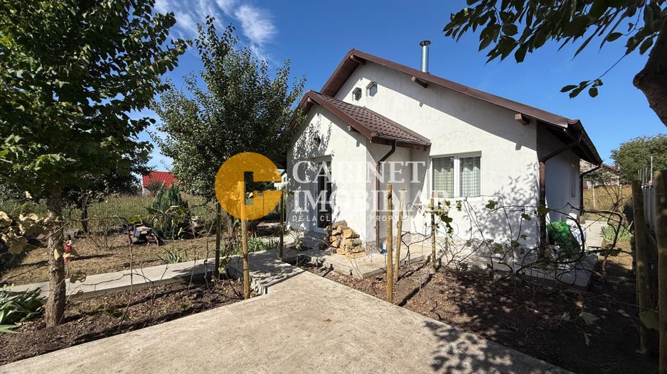 Aroneanu - Casa la asfalt - 420mp teren - 3 camere - Canalizare - Poză 1