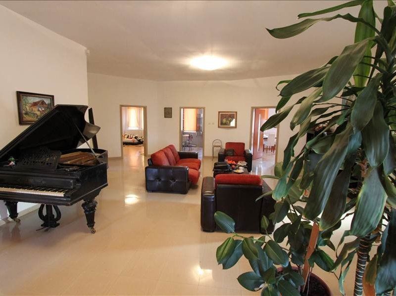 Vilă transformata în cămin pretabilă investiție - Poză 3