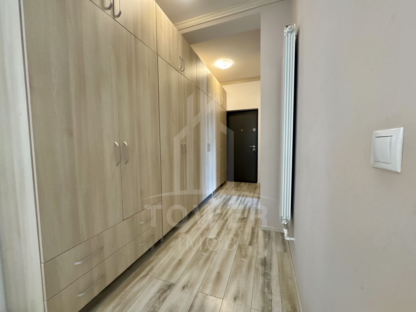 De inchiriat Apartament modern 3 camere cu curte privată şi parcare - Poză 4