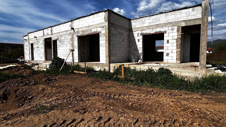 Casa la rosu de vanzare in Alba Iulia - Poză 3