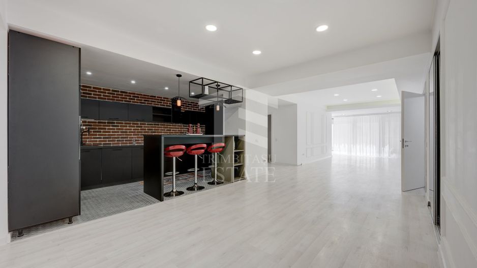 Apartament 3 camere superb si curte proprie Parc Herastrau - Poză 1