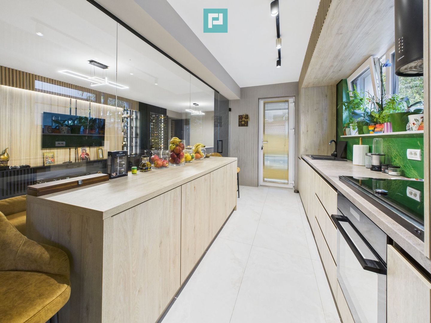 Casă modernă cu 5 camere, 4 băi și terasă închisă – Otopeni, central - Poză 14