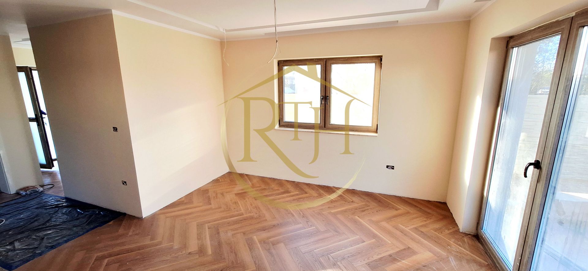 Oferim spre vanzare casa-duplex cu 4 camere si 3 bai situata in Giroc - Poză 6