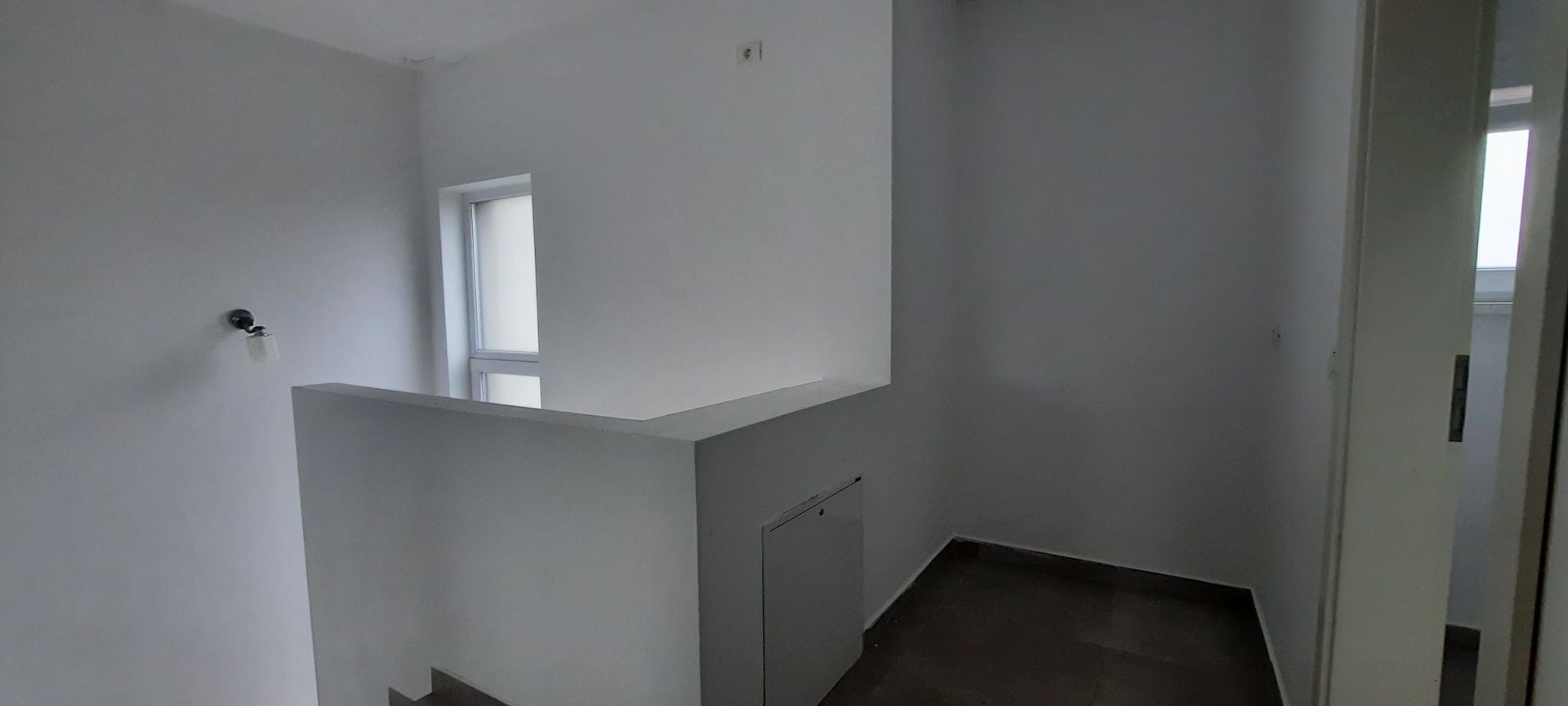 Locuinta cu 3 camere, curte si 2 locuri de parcare - Poză 12