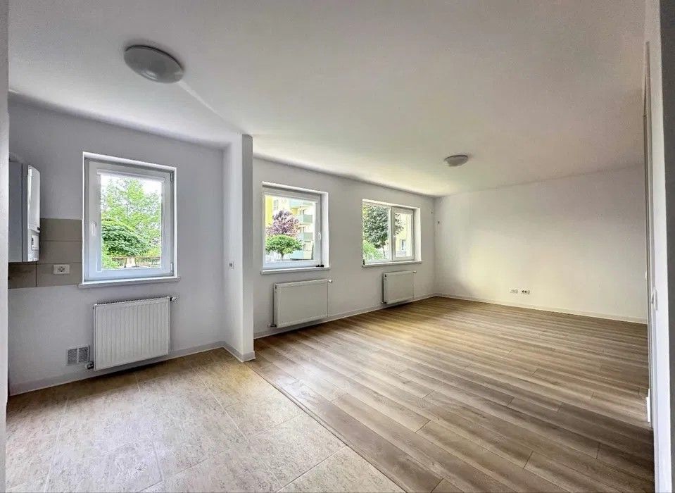 Garsoniera aproape de Mall Coresi, 38mp, loc parcare, 92500Euro - Poză 7