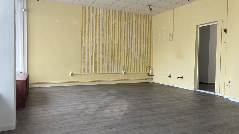 Locatie excelenta! Inchiriere spatiu comercial in Targoviste - centru - Poză 1