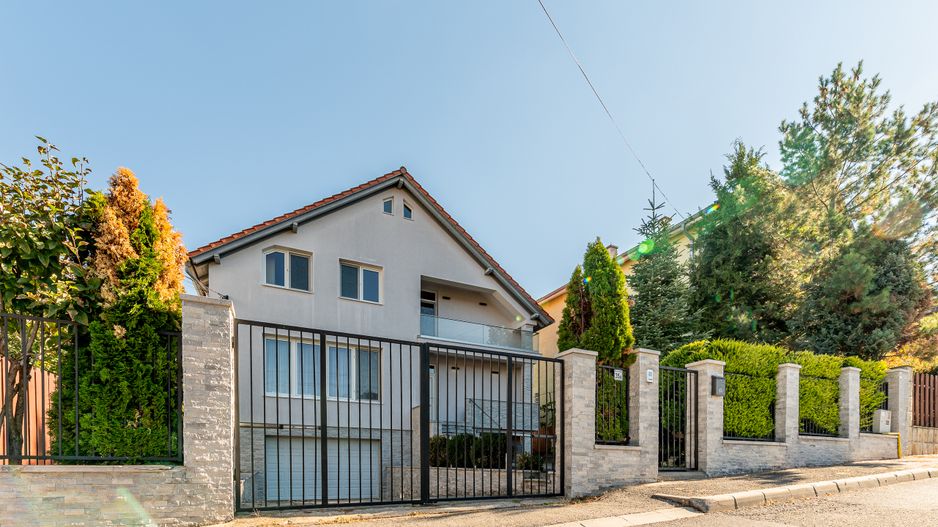 Casa deosebita, 270 mp utili, D+P+M, teren 544 mp, Andrei Muresanu - Poză 2
