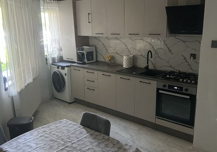 Apartament 3 camere M16 str.Careiului colt cu str.musetel - Poză 1