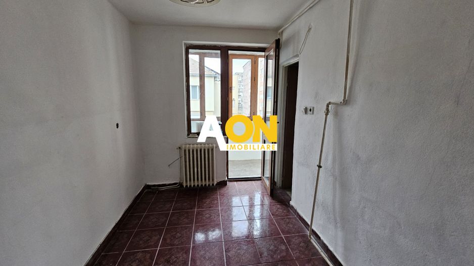 Apartament 3 camere, 78 mp utili, etaj 4 + pod + boxa 7 mp, Cetate - Poză 3