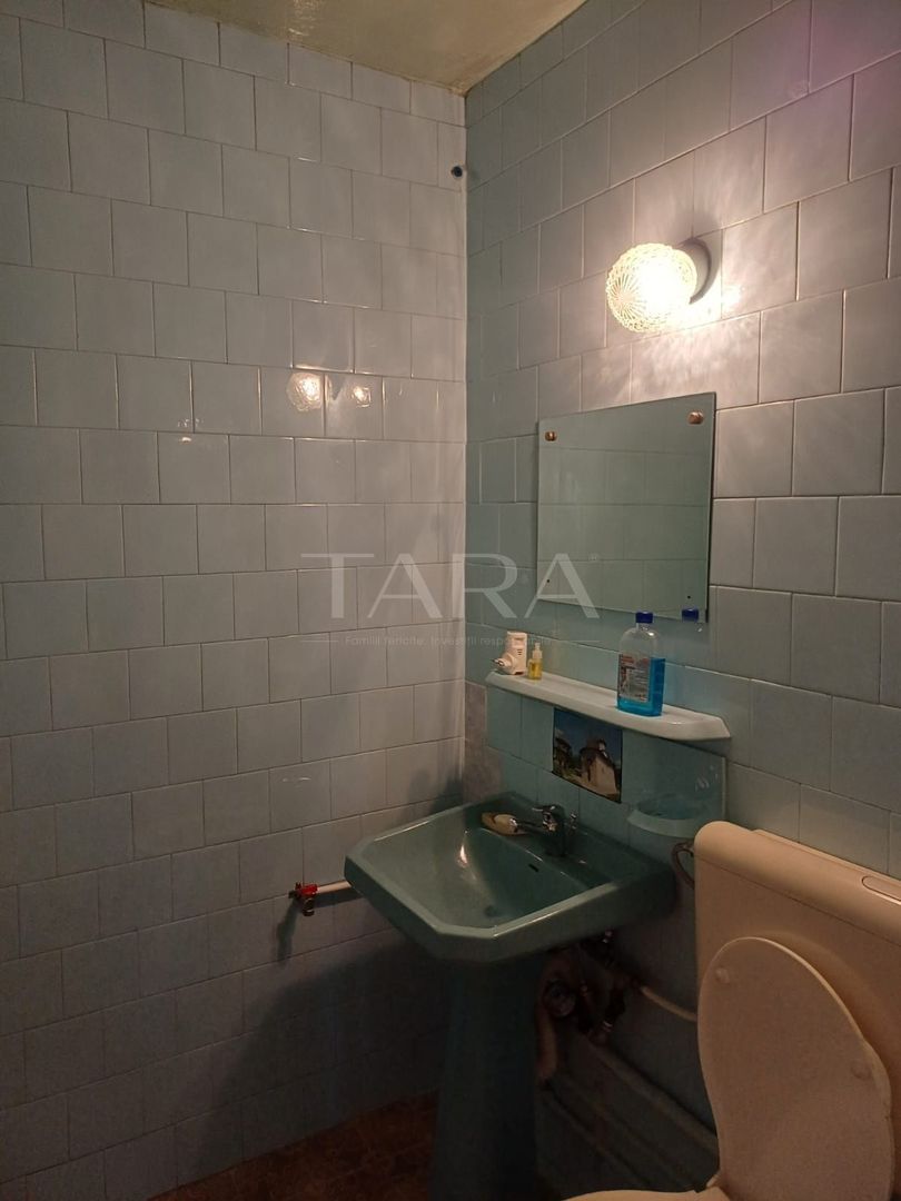 Apartament cu 3 camere, 2 băi, balcon și centrală proprie, zona Clăbuc - Poză 5