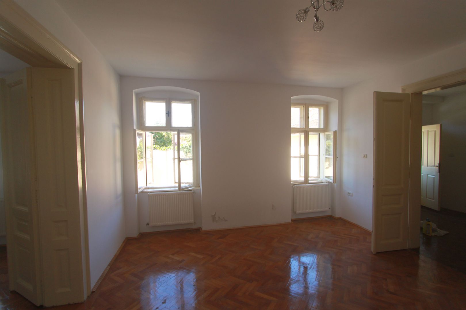 Casa singur in curte-zona Girocului - Poză 2