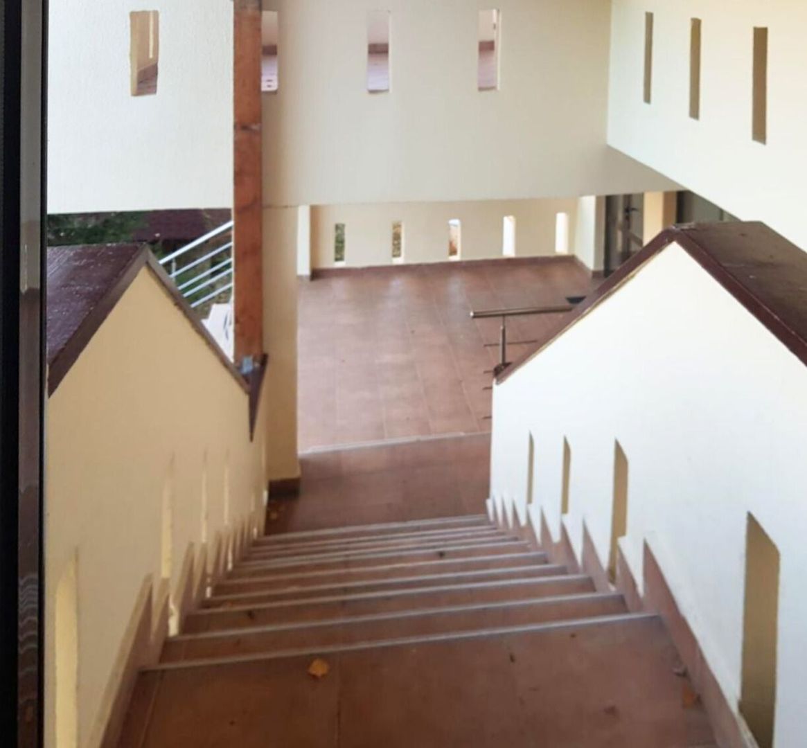 Hotel cu arhitectură montană deosebită poziționare premium Sâmbătă de Sus - Poză 8