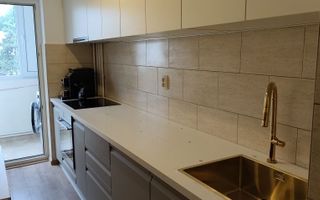 Apartament cu 4 camere, 70 mp, 3 dormitoare, 2 balcoane, La Terenuri. - Poză 3