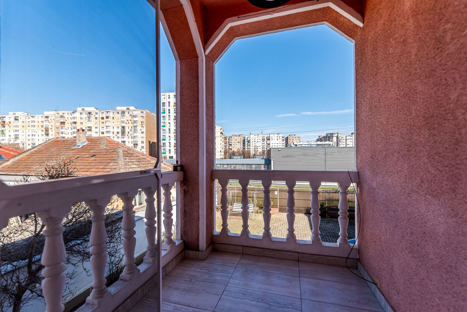 Casă spațioasă în mijlocul orasului, Str. Constantin Brâncuși - Poză 14