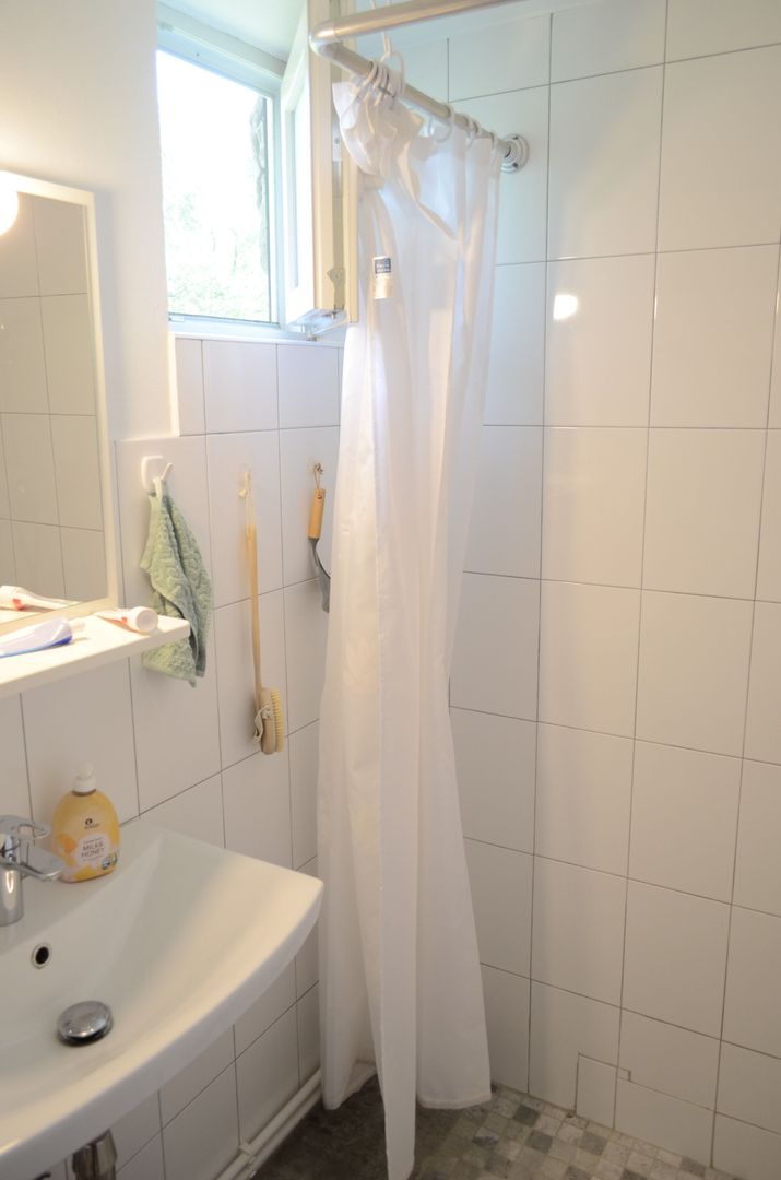 Casa renovata la tara complet mobilata si utilata - Poză 14