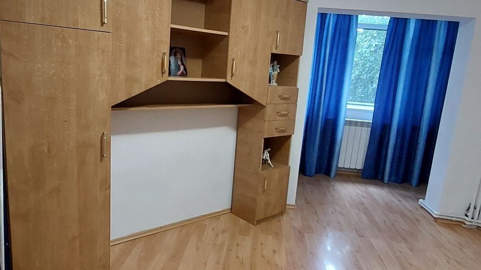 De închiriat apartament cu 3 camere, etaj 1, Siderurgistilor, 400 euro - Poză 2