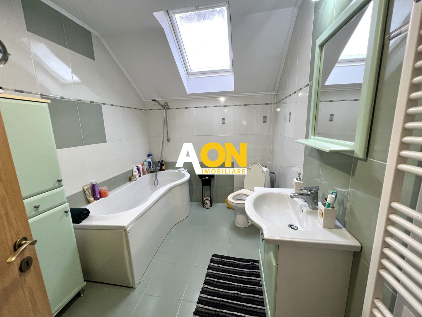 Casa de vanzare - 5 Camere, 2 Bai,  Garaj, 1000mp Teren - Poză 18