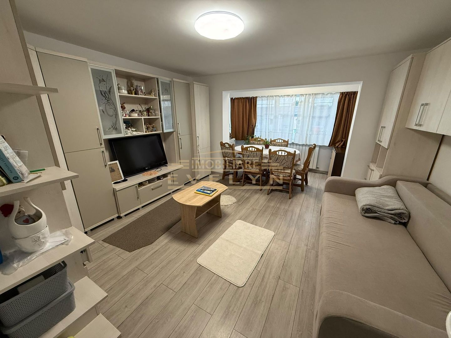 Apartament cu 3 camere, renovat integral, mobilat și utilat - Poză 1