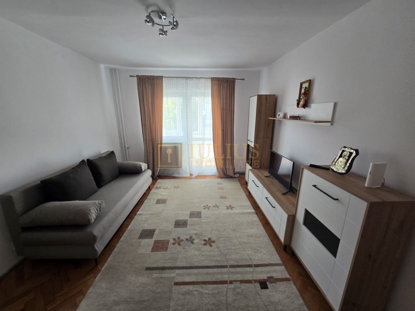 3 camere| etaj 2 | 2 băi | centrală| renovat recent - Poză 1