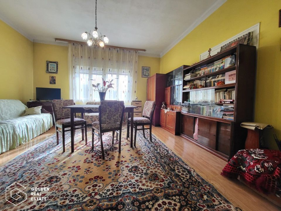 Casa cu doua corpuri de cladire si anexe, teren 1350 mp, Savarsin - Poză 8