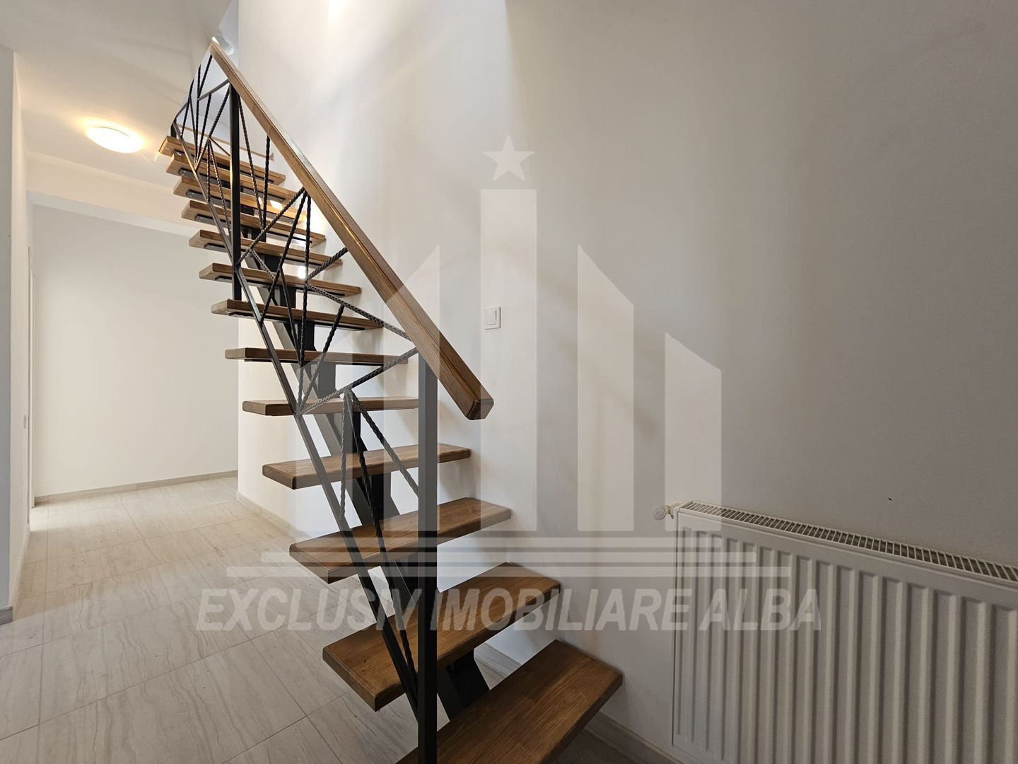 Apartament cu 4 camere si scara interioara de vanzare, Lipoveni - Poză 9