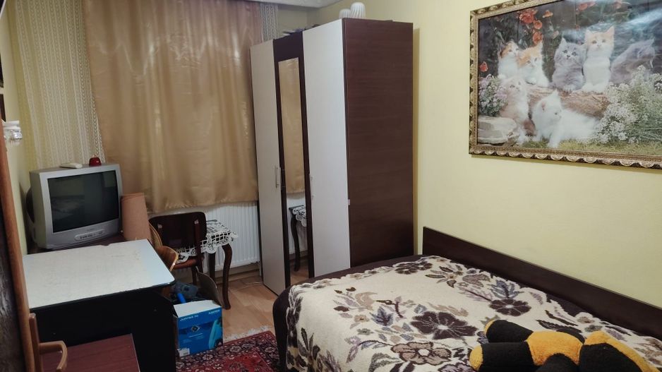 De vanzare apartament 3 camere - Poză 2