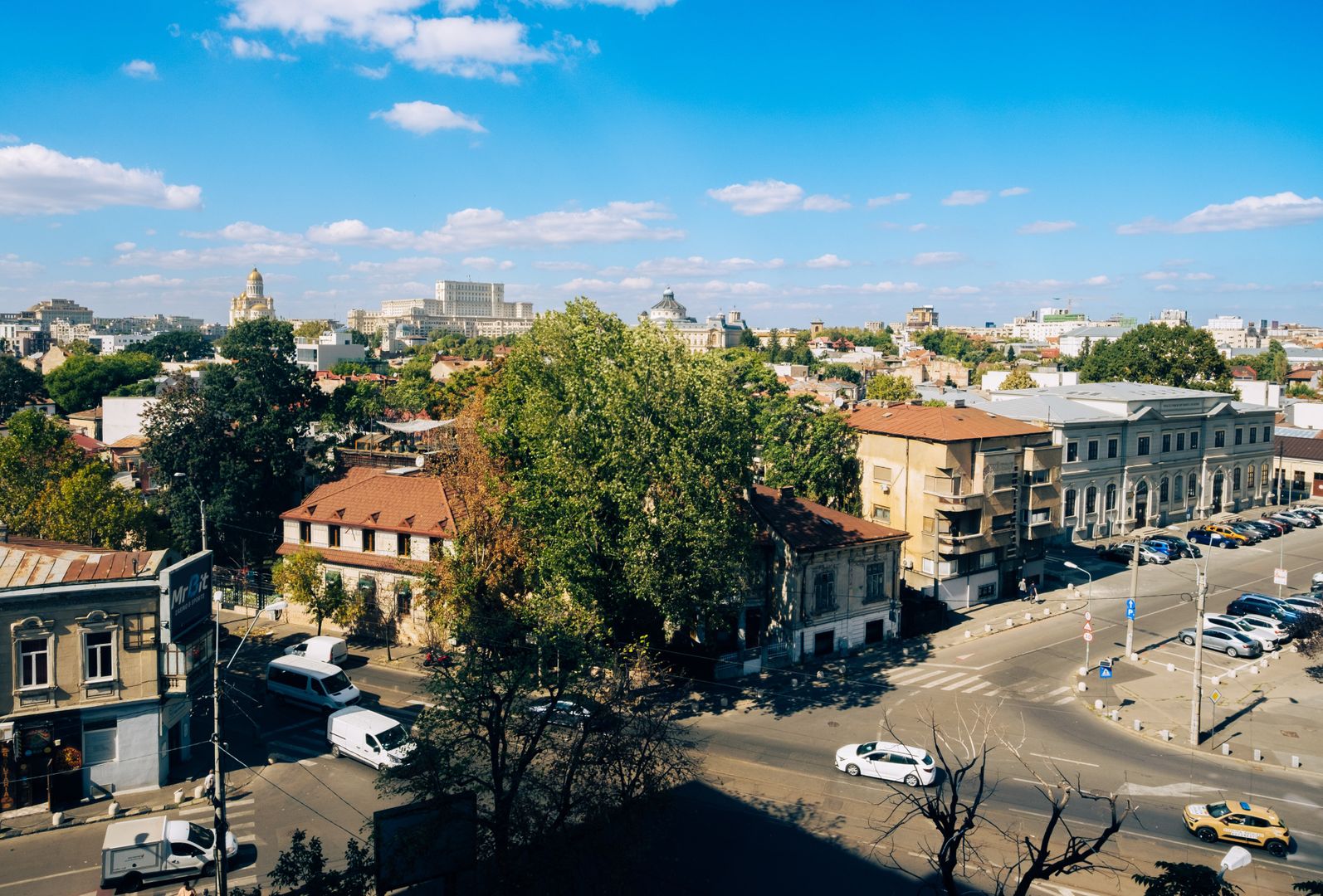 Apartament de 3 camere, la 10 minute de mers pe jos de Piața Unirii. - Poză 2