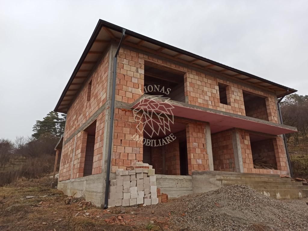 Casa la rosu 212 mp-terasa 25 mp-balcon 11 mp-teren 1034 mp-Teaca - Poză 1