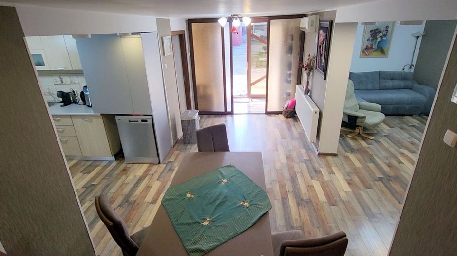Vila 290mp + 4 spatii comerciale/chiriasi /depozitare, teren 1401 mp, acces DN1 - Poză 9