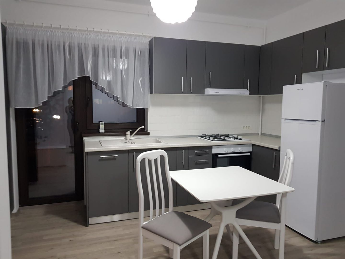 Apartament 2 camere Otopeni central | parter | include parcare - Poză 1