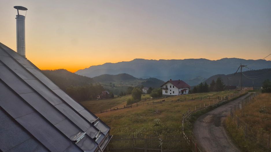 Exclusivitate- Casă rustică de închiriat în Fundata – Priveliște spectaculoasă - Poză 22