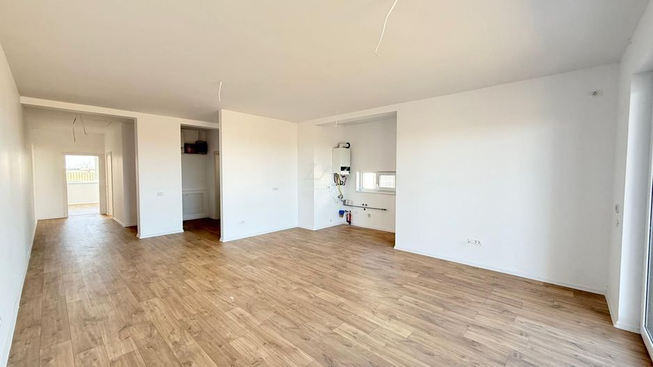 COMISION 0! Duplex finalizat - 5 camere, 3 bai. Panouri fotovoltaice. - Poză 2