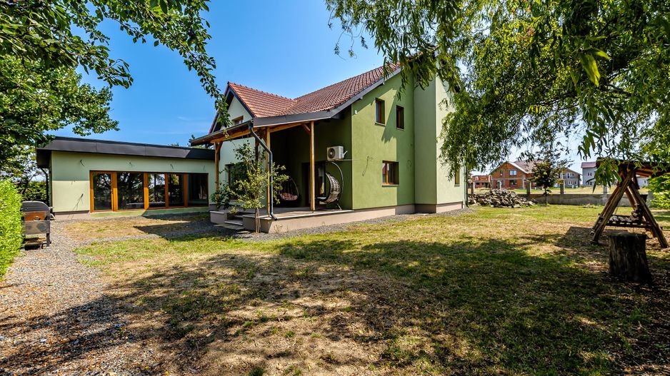 REDUCERE Casă nouă, spațioasă, în cartierul rezidențial din Curtici - Poză 2