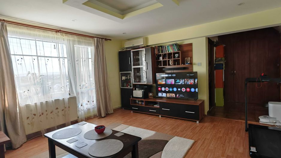 Apartament Spațios cu 3 Camere (76 mp Utili), 2 Băi și Vedere Însorită - Poză 1