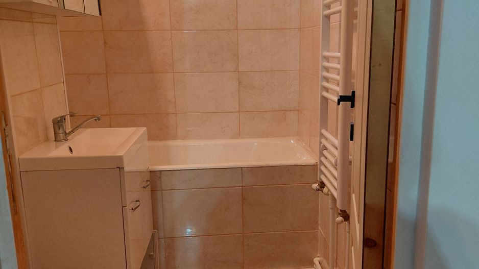 De inch iriat apartament 2 cam dec – Zona Baia Comunală, parter - Poză 6