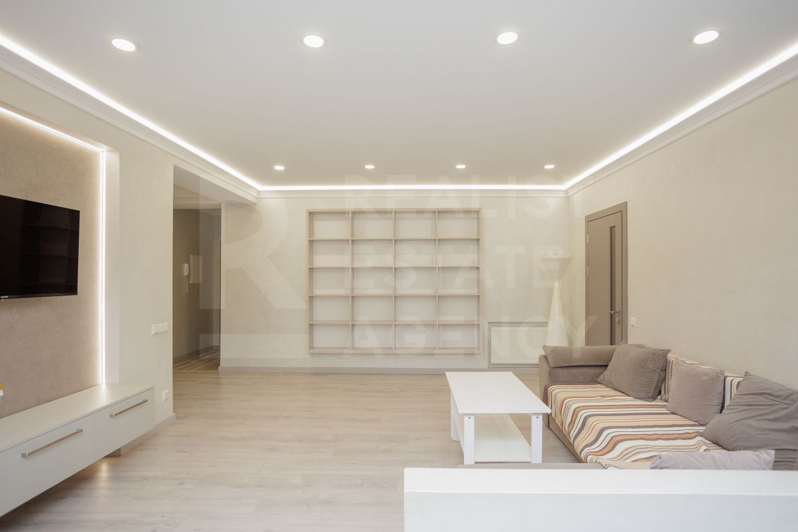 Spre vînzare apartament spațios, 2 dormitoare și living, sec. Botanica - Poză 2