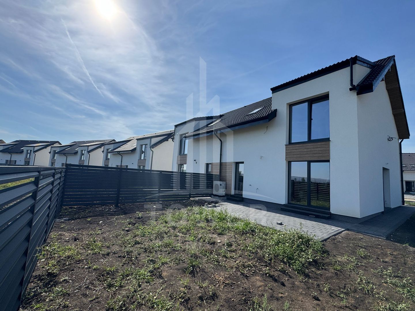 Casă Tip Duplex INDEPENDENTĂ ENERGETIC - Cartier NOU - Poză 9