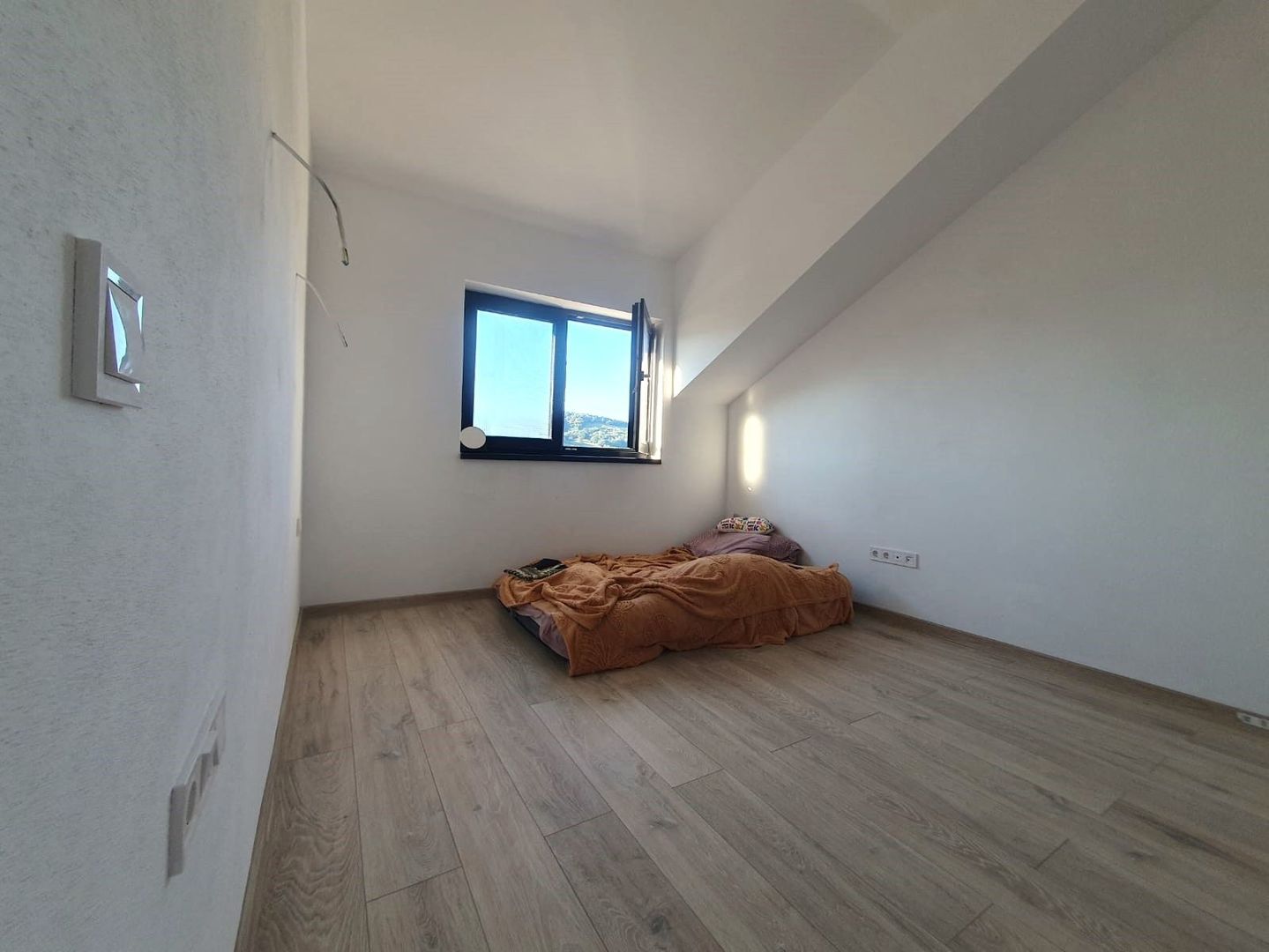 Locuință modernă, 2 camere decomandate, bloc tip vilă, Sânpetru - Poză 13