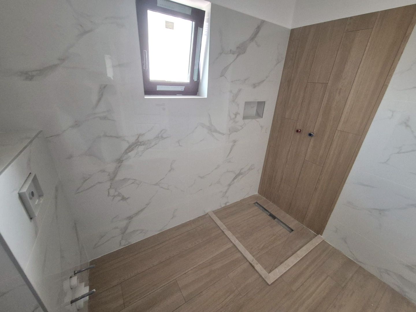 Casa noua individuala, P+E, Cetate, 120 mp, 3 bai - Poză 11