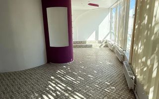 Imobil cu 8 camere, terasă de 60 mp, situat în centrul orașului - Poză 3