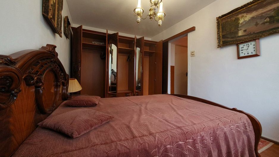 Apartament luminos cu vedere spre biserică, într-un cartier verde și liniștit. - Poză 23