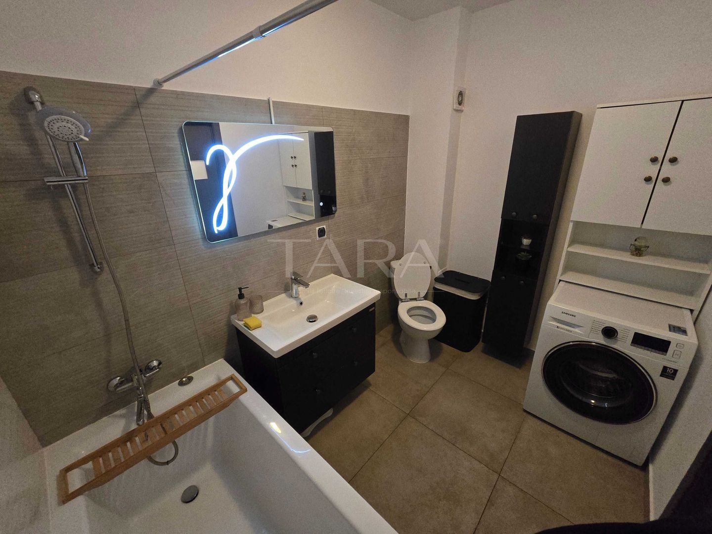 Apartament cu 3 camere si gradina, zona centrala a localitatii - Poză 6