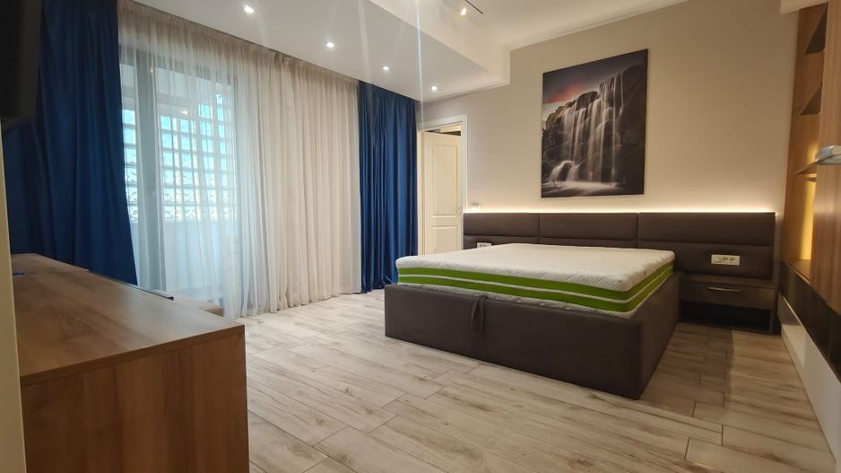 DE VÂNZARE — 3 CAMERE, B-DUL MAMAIA, DELFINARIU, VEDERE LAC - Poză 7
